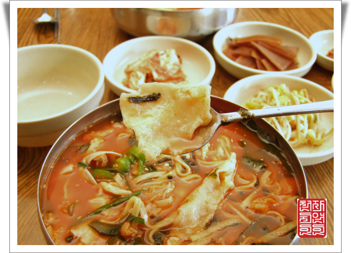 얼큰이 칼국수 이미지