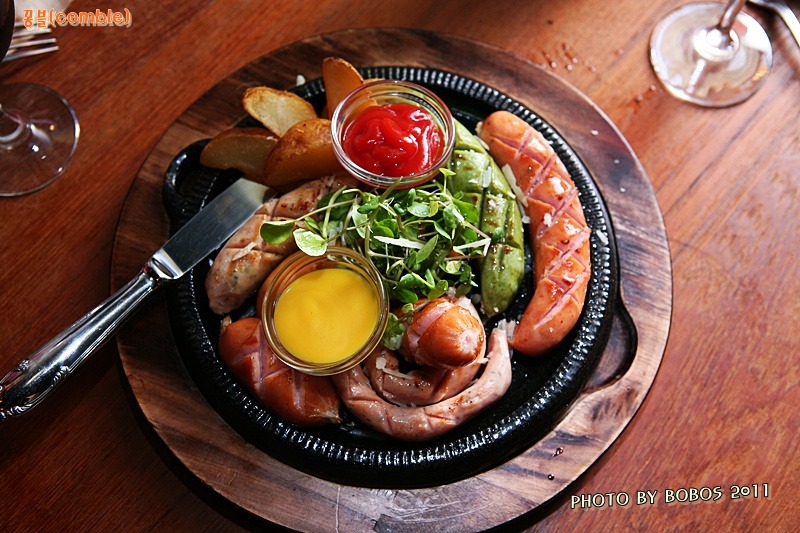 [송도맛집/꽁블]빈티지 하우스풍의 멋진 공간에서 와인과 스테이크를 즐기다.