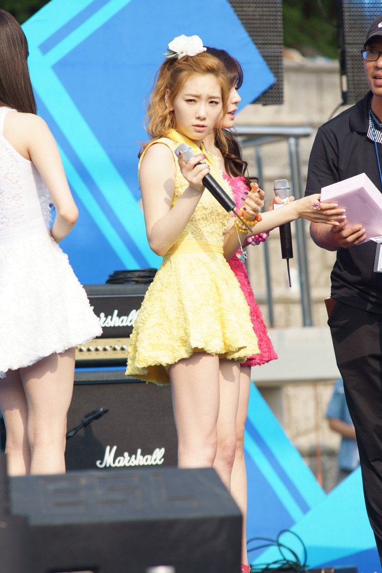 [PIC][25-05-2013]TaeTiSeo biểu diễn tại "Kyungbok Alumni Festival" ở trường THPT Kyungbok vào chiều nay 220AB33951A0BABC2926E2