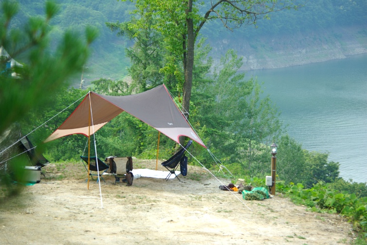 충주 퀸스타운캠핑장 천혜의 자연경관, 그러나 미완의 캠핑장