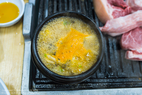 연탄불에 지지직, 특별한 양념가루로 고소하고 쫄깃해진 고기의 맛-마약고기/익산 맛집