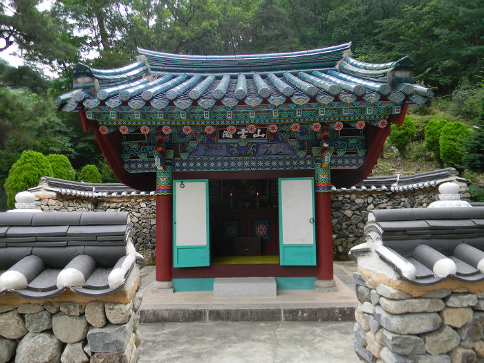 양산 내원사계곡과 산령각, 700여년 묵은 소나무