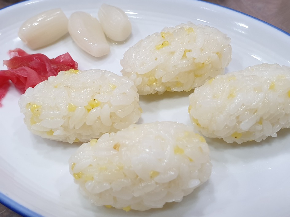 광안리해수욕장을 바라보며 사랑해횟집에서 맛있는 회를....