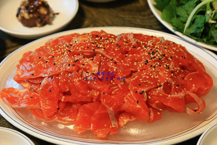 벚꽃명소 벚꽃축제 청풍호 케이블카 맛집 달큰 쫄깃한 청풍황금송어 충북 제천 여행