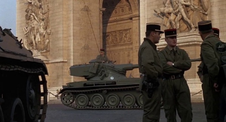 파리 개선문의 프랑스 육군 AMX-13 경전차 (자칼의 날: 1973) - French Army AMX-13 Light Tank in the Paris / The day of the Jakal(1973)